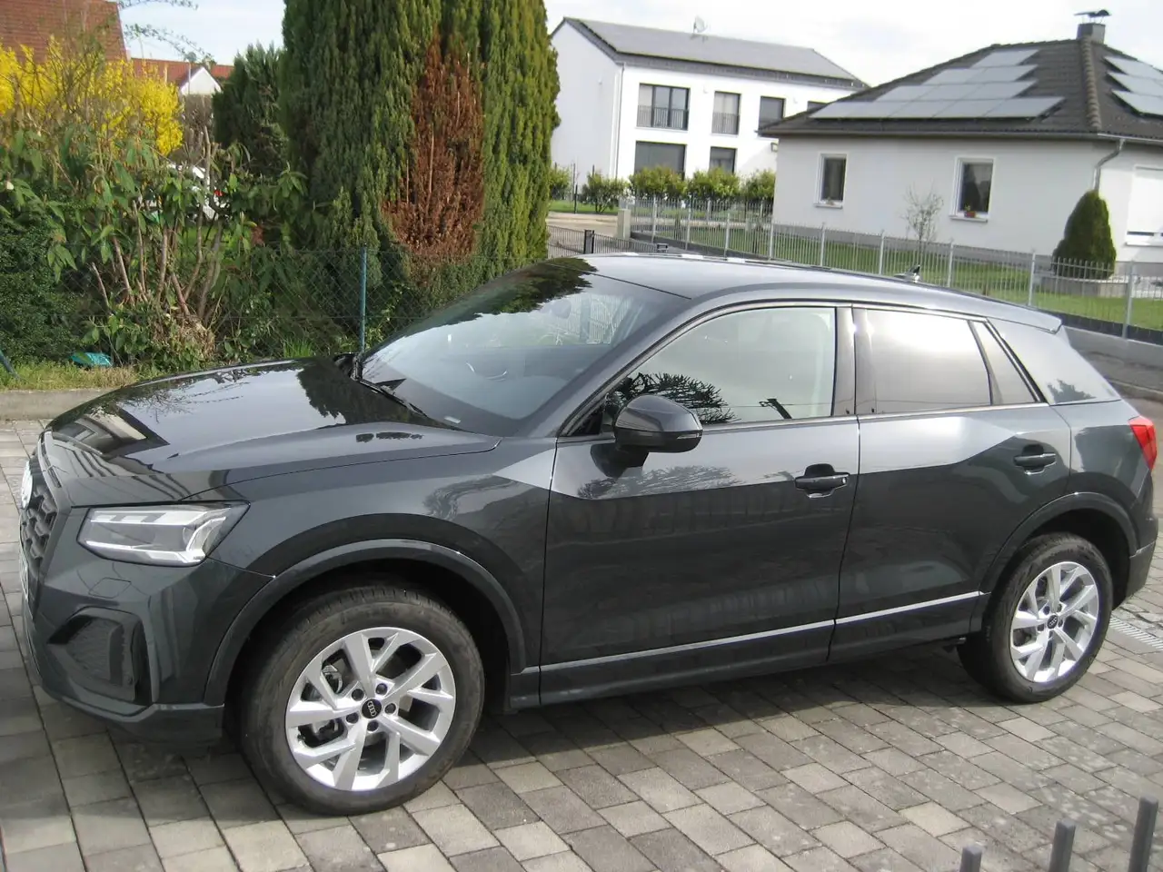 Audi Q2 35 TFSI S tronic AHK Matrix LED Rückfahrkamera ACC NAVI Garantie 04/2030, Sportsitze — photo 1 of 15