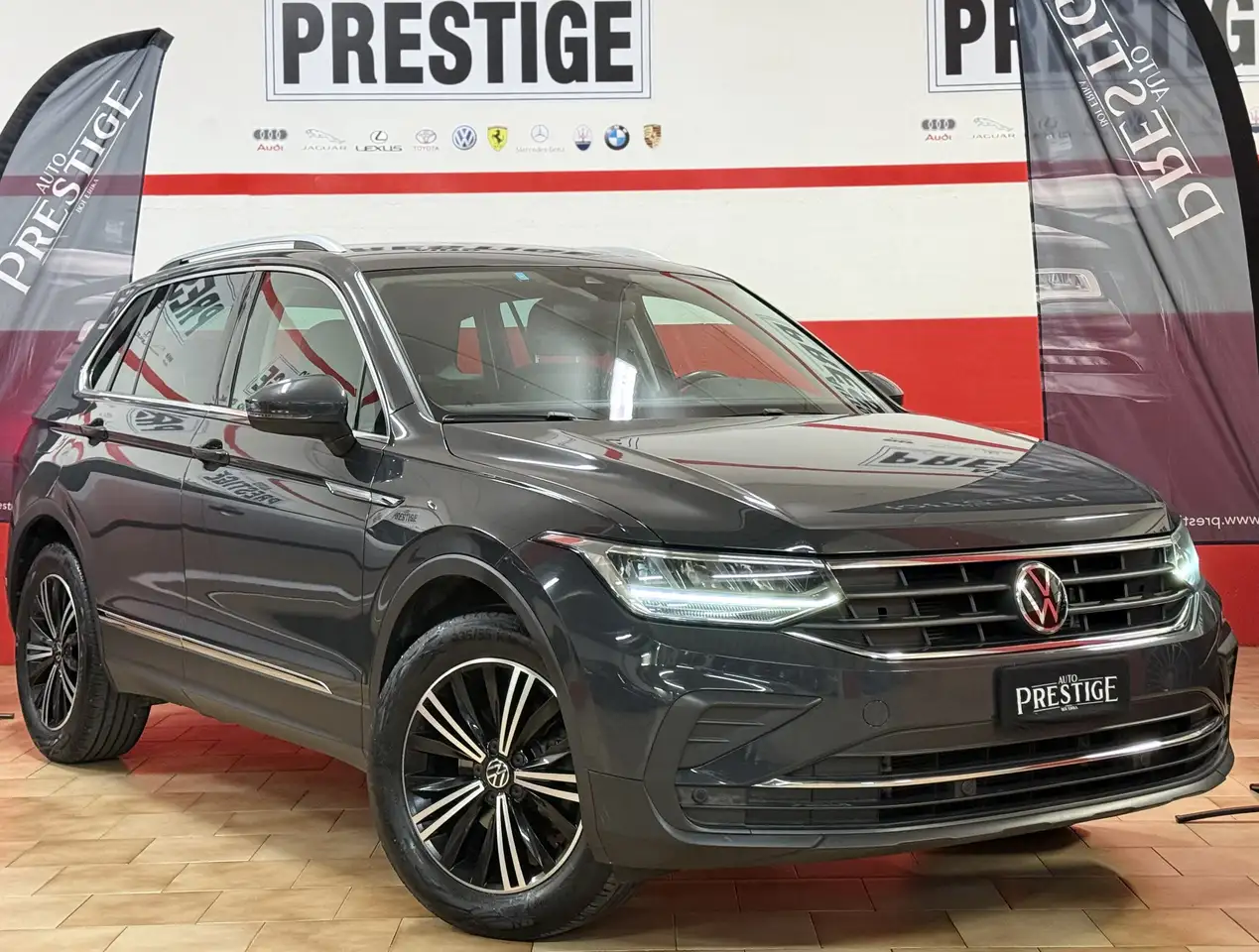 Volkswagen Tiguan Tiguan 2.0 tdi R-Line 150cv dsg — photo 1 of 15