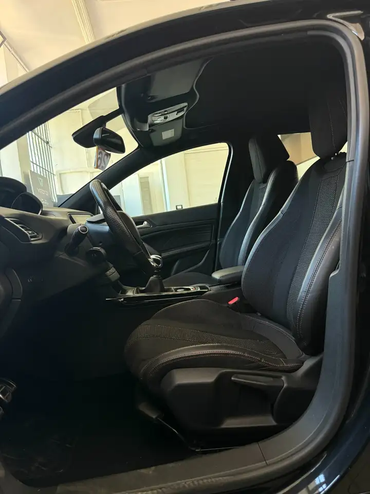 2017 Peugeot 308 308 BlueHDi 120 S&S SW GT Line, photograph 9