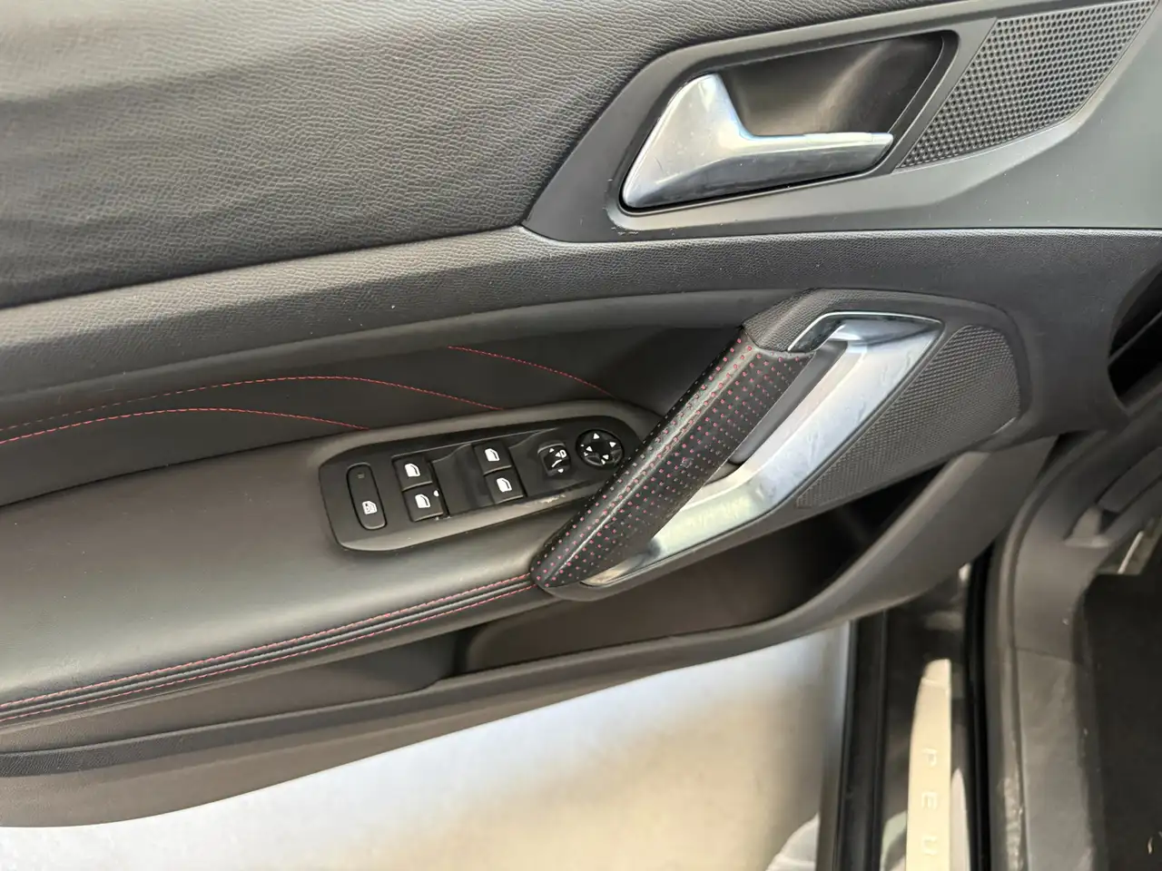 2017 Peugeot 308 308 BlueHDi 120 S&S SW GT Line, photograph 8