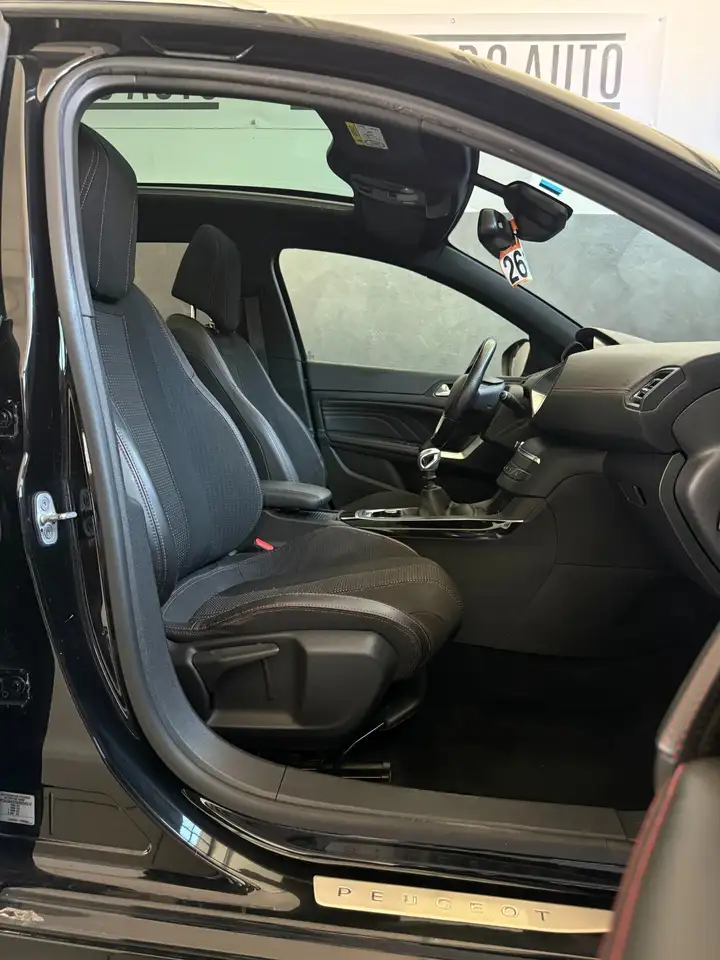 2017 Peugeot 308 308 BlueHDi 120 S&S SW GT Line, photograph 11