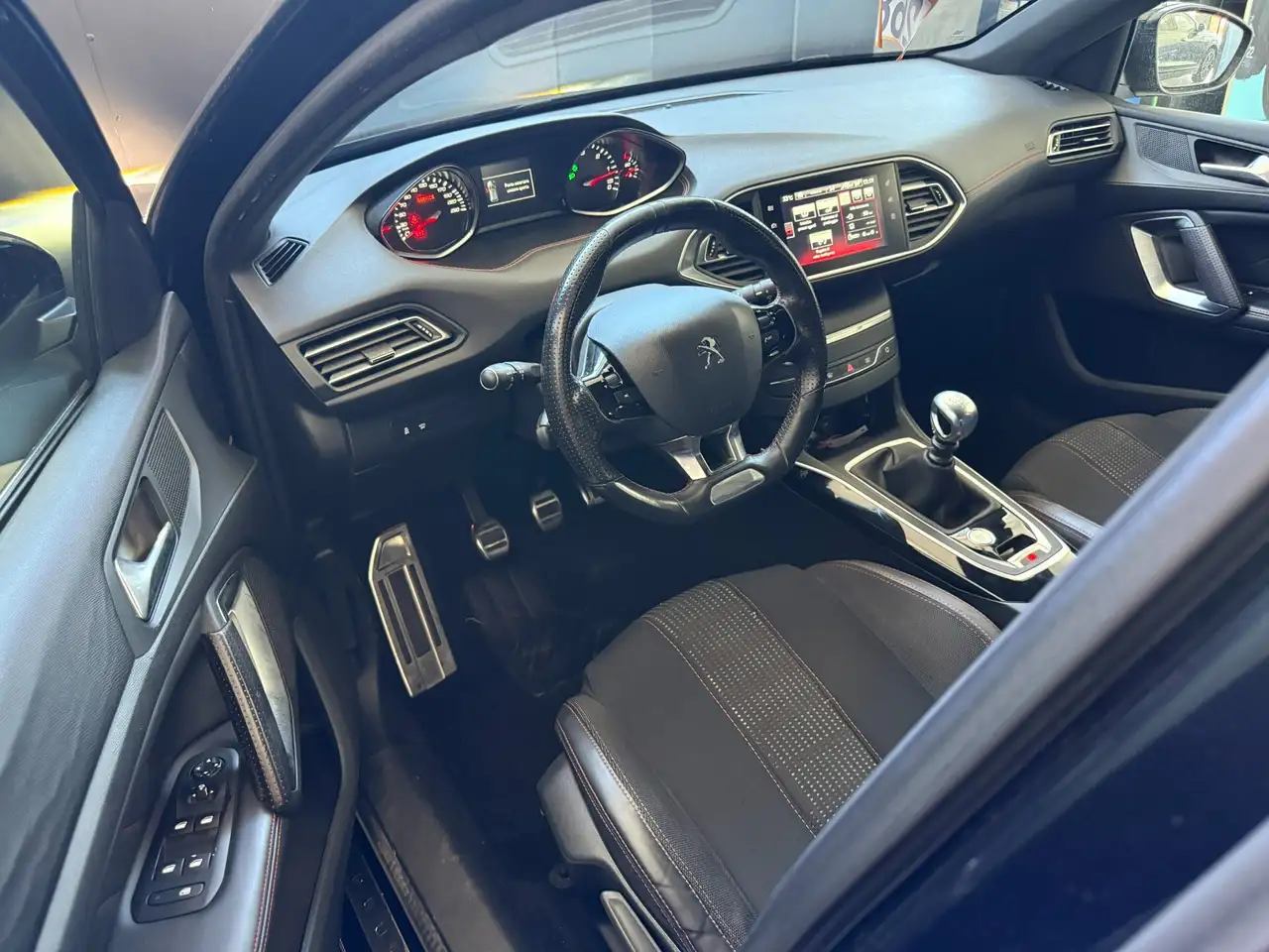 2017 Peugeot 308 308 BlueHDi 120 S&S SW GT Line, photograph 7