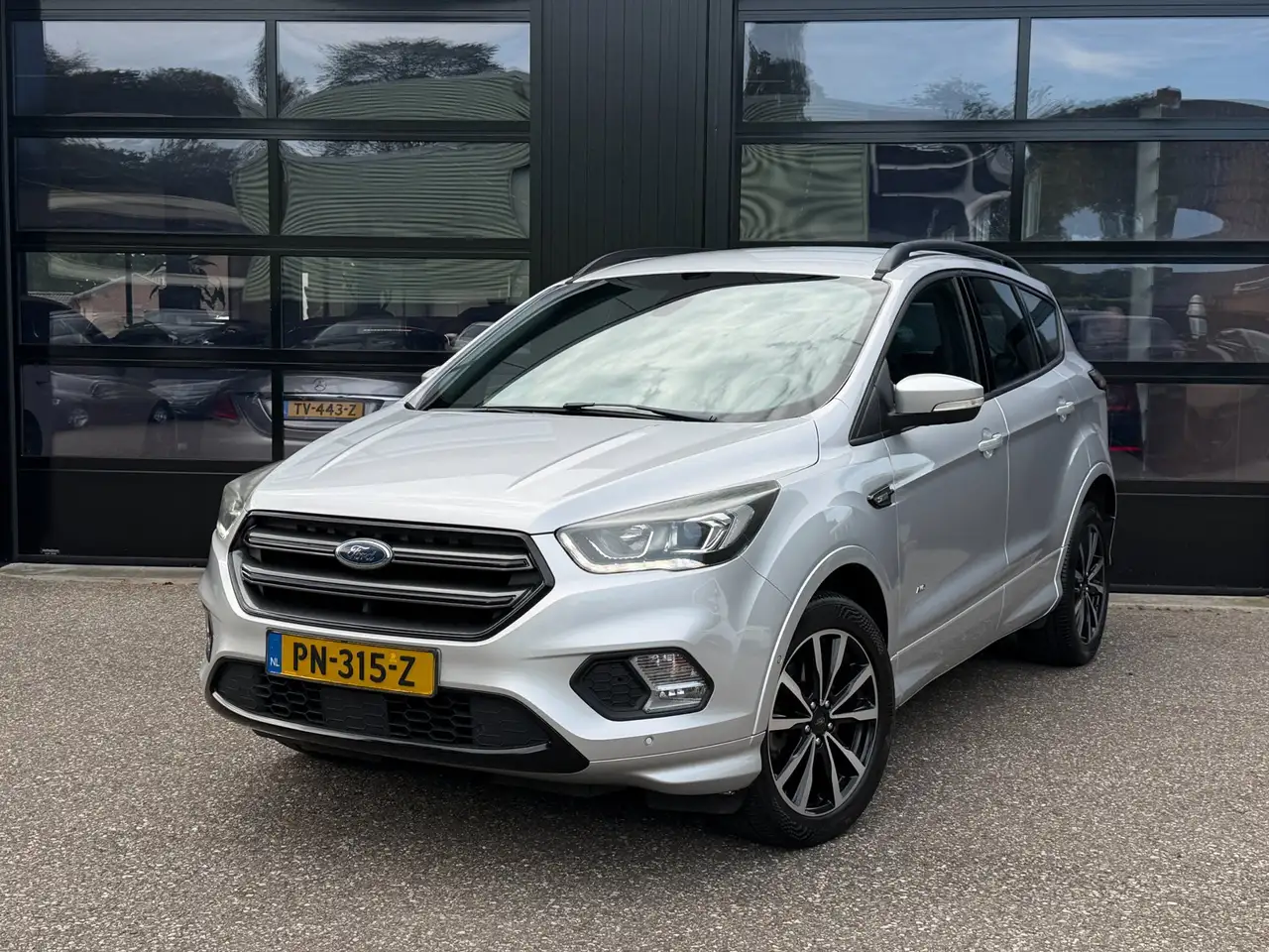 Ford Kuga 1.5 EcoBoost ST Line 4WD Navi Cruise Automaat — photo 1 of 33