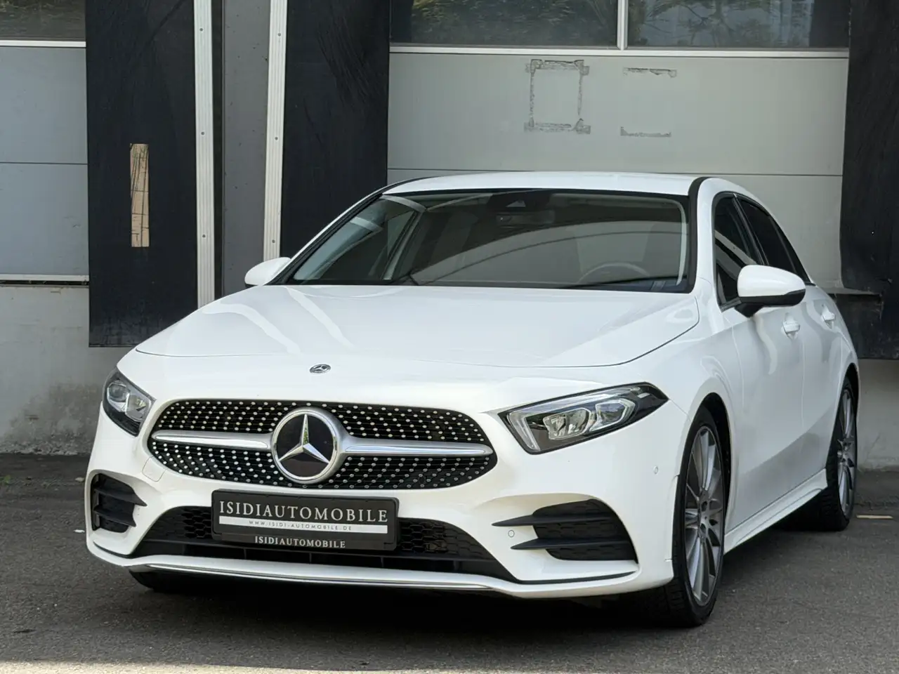 Mercedes-Benz A 250 AMG LED MBUX Ambiente Rü-Kamera 19 — photo 1 of 40