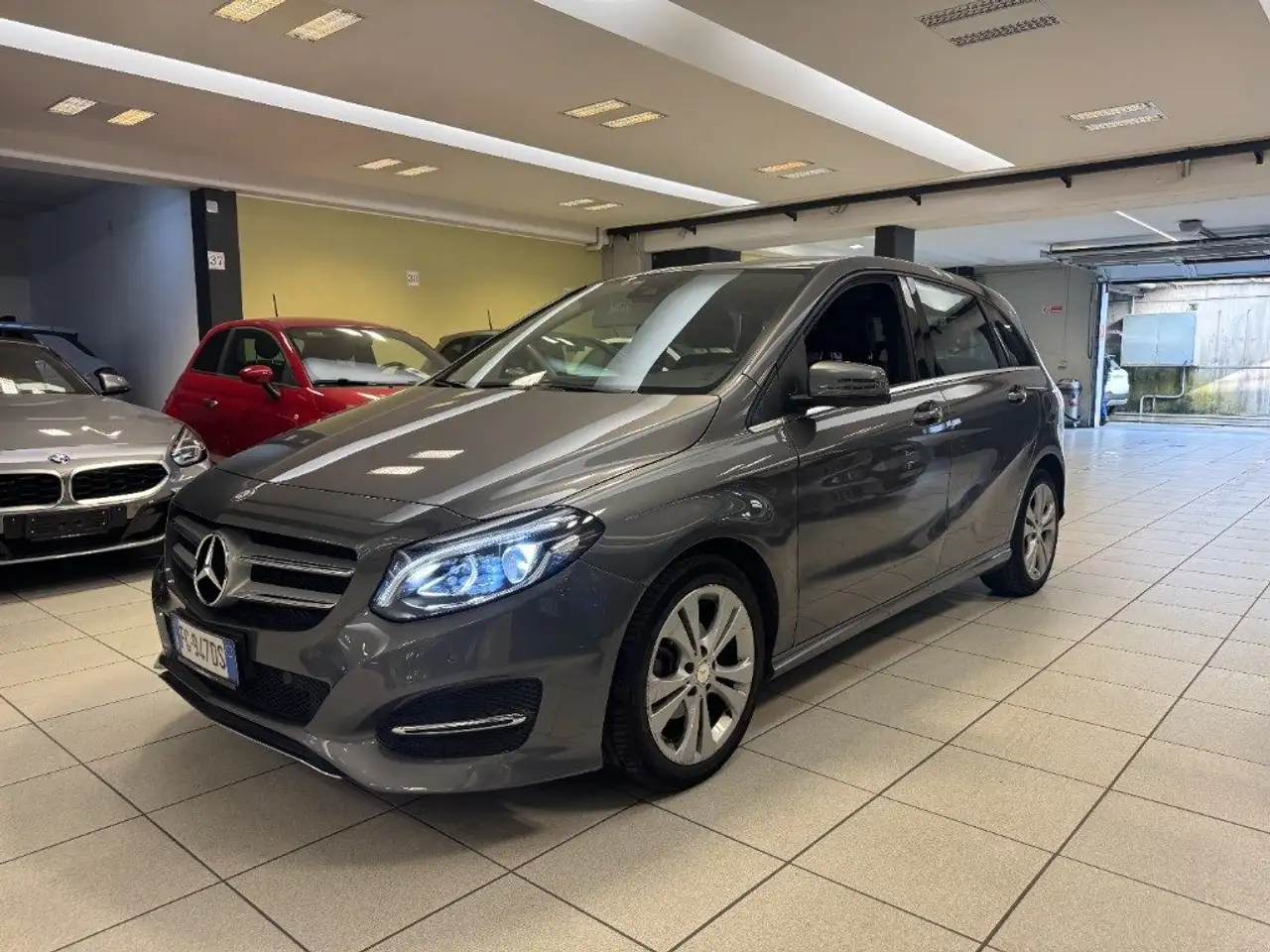Mercedes-Benz B 180 d Automatic Sport+LED+UNICO PROPRIETARIO — photo 1 of 15