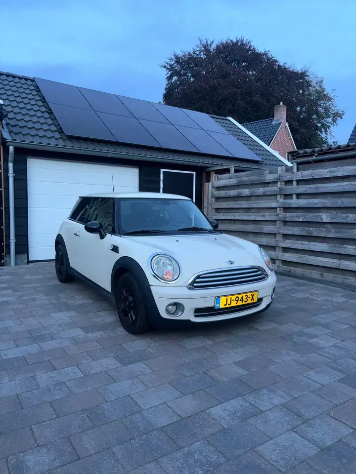MINI Cooper 1.4 One — photo 1 of 11