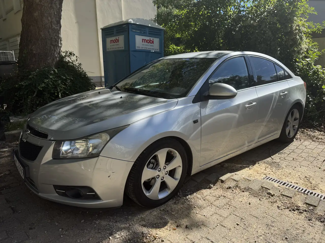 Chevrolet Cruze 1.8 LT — photo 1 of 8
