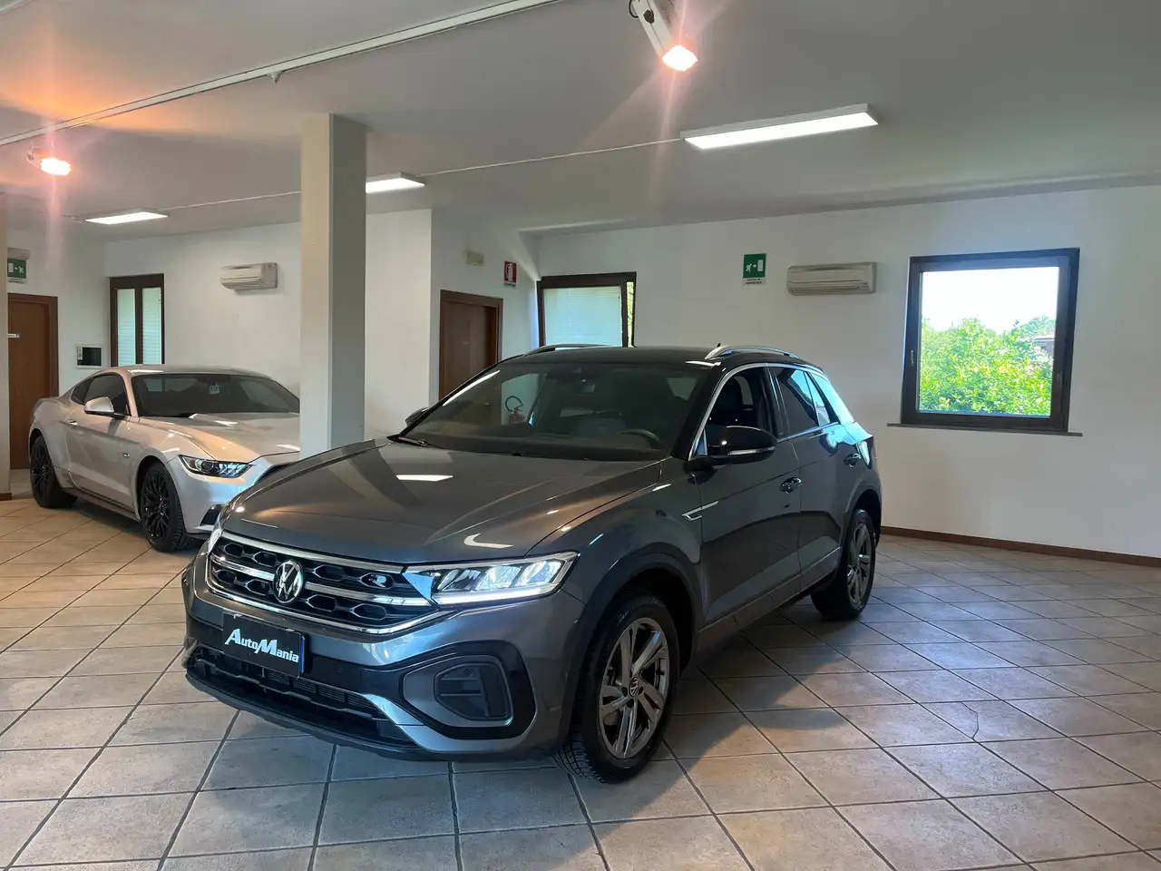 Volkswagen T-Roc T-Roc 1.0 tsi R-Line 110cv Promo — photo 1 of 15