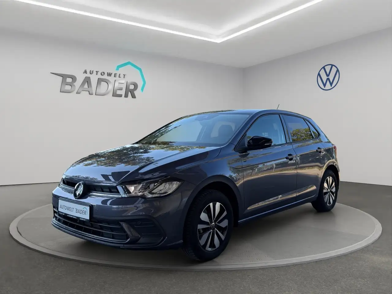 Volkswagen Polo 1.0 TSI Navi LED RFK SHZ ACC Ambiente — photo 1 of 22
