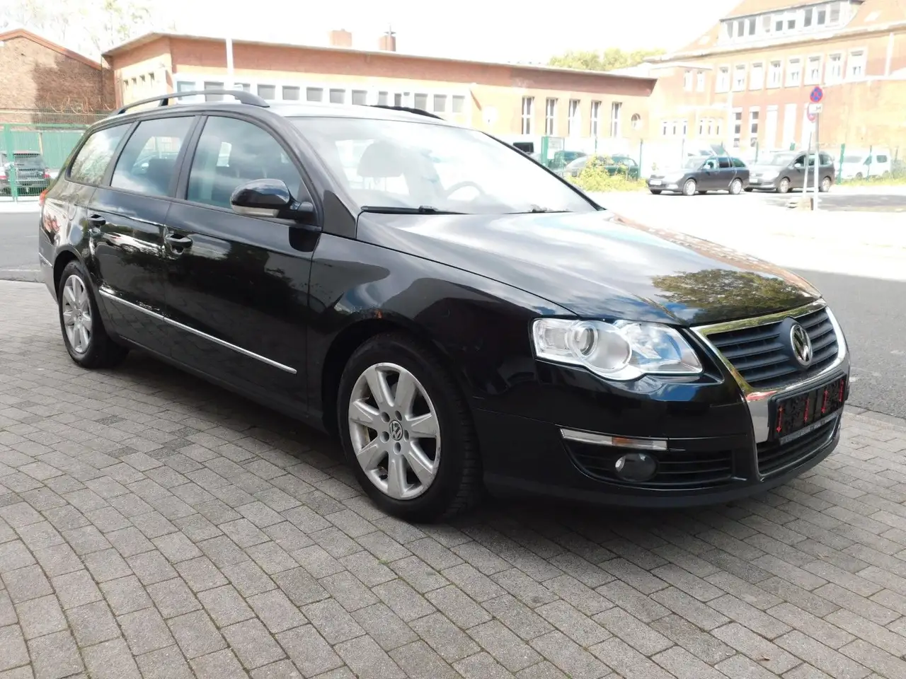 Volkswagen Passat Variant 2.0 TDI Sportline — photo 1 of 18