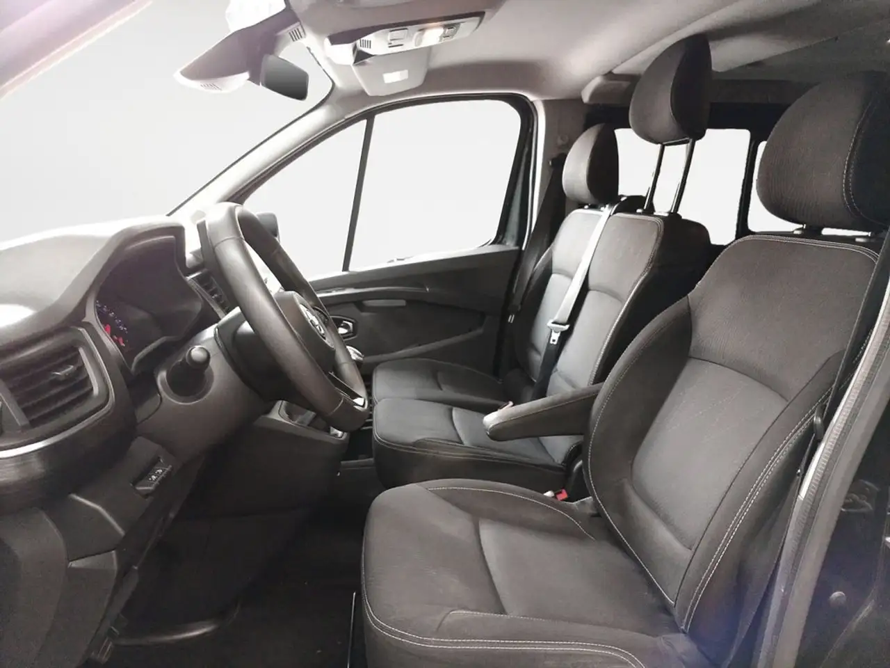 2022 Nissan NV300 Combi 8 2.0dCi L2H1 1T Premium 150, photograph 11