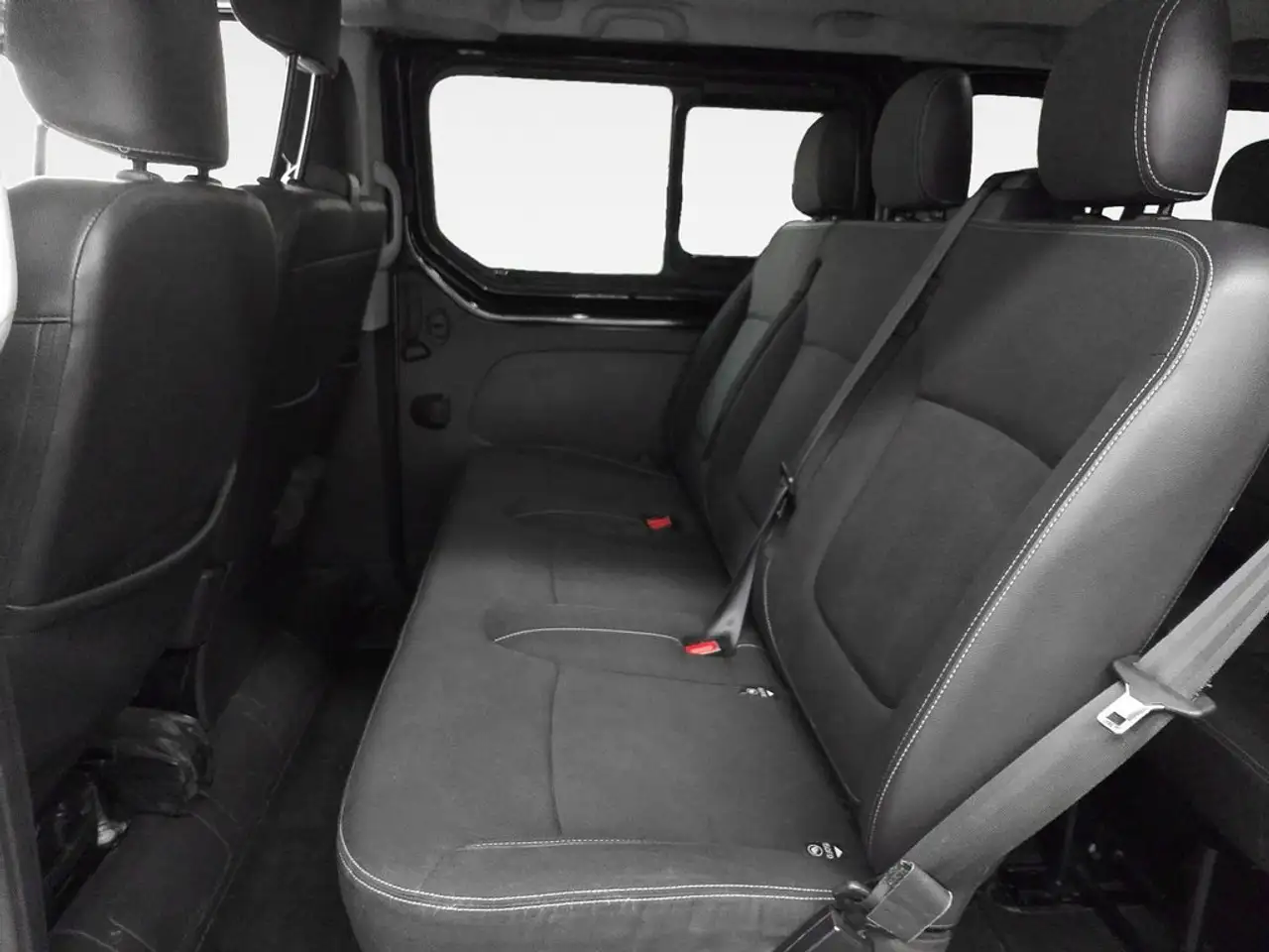 2022 Nissan NV300 Combi 8 2.0dCi L2H1 1T Premium 150, photograph 12