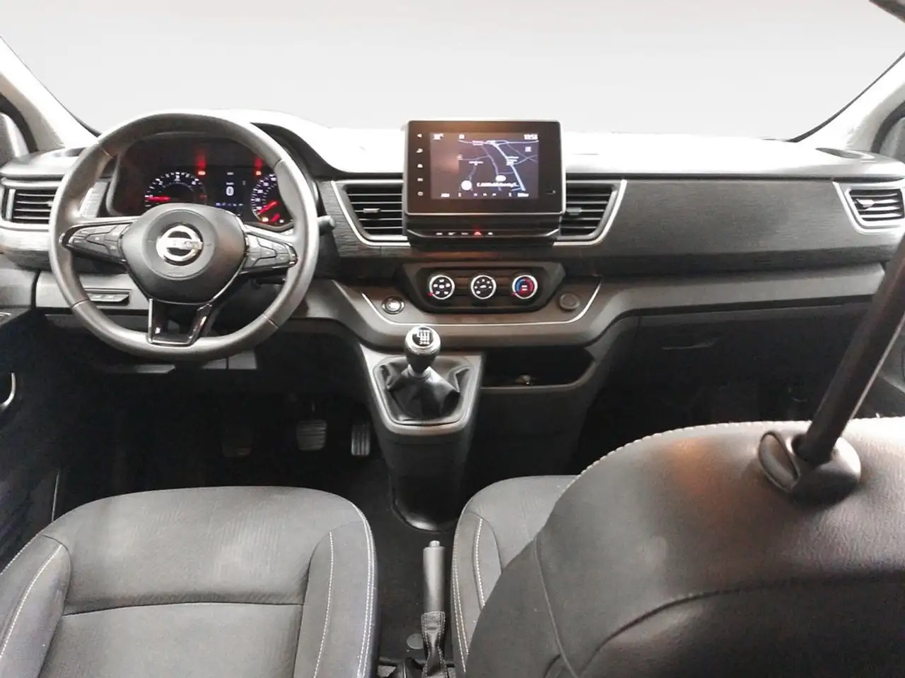 2022 Nissan NV300 Combi 8 2.0dCi L2H1 1T Premium 150, photograph 9