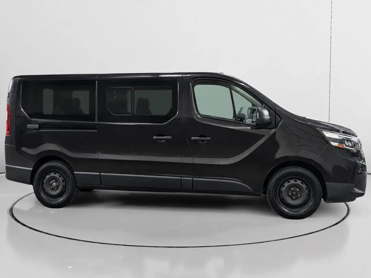 2022 Nissan NV300 Combi 8 2.0dCi L2H1 1T Premium 150, photograph 2