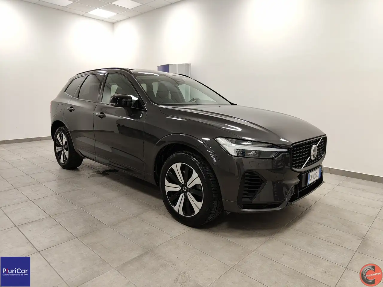 2023 Volvo XC60 T6 Plug-in AWD auto Plus Dark Tetto Pelle Navi 19”, photograph 2