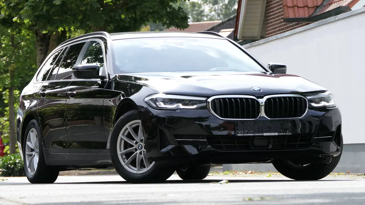 BMW 520 520 d+TOUR+SPORT+LEDER+DRIVING-ASSSITANT-PROF+HUD+CarPlay+AHK+ACC+DIGITAL-COCKPIT+ — photo 1 of 37