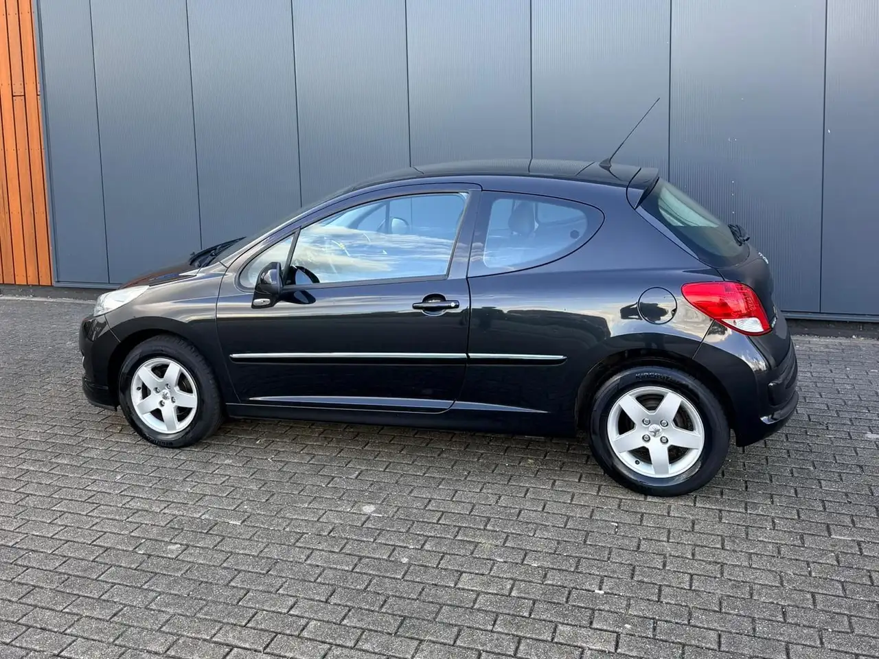 Peugeot 207 207 1.4 VTi XS — photo 1 of 24