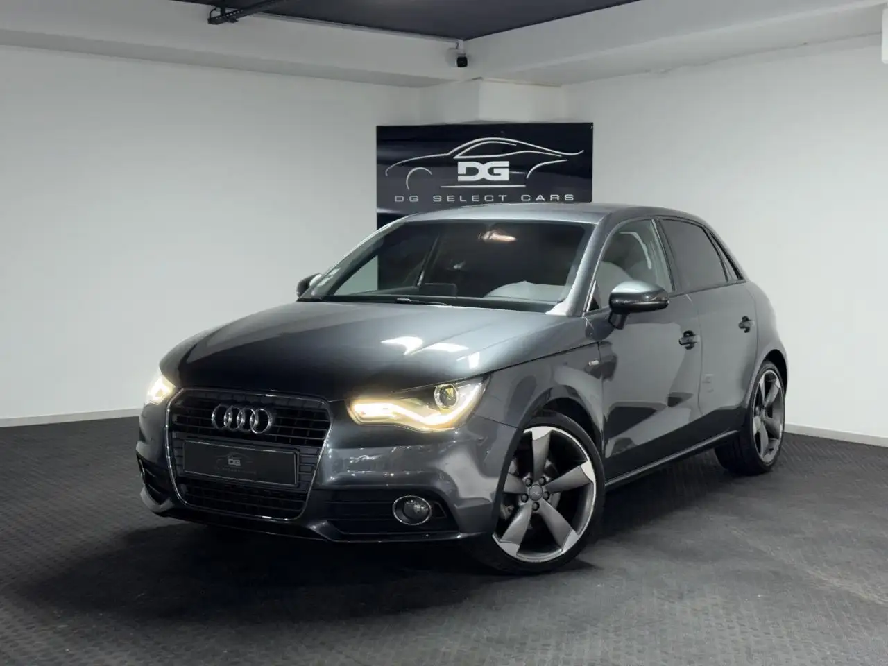 Audi A1 Sportback 1.4 TFSI - 122 - BV S-Tronic - Start/Stop SPORTBACK S line PHASE 1 — photo 1 of 40