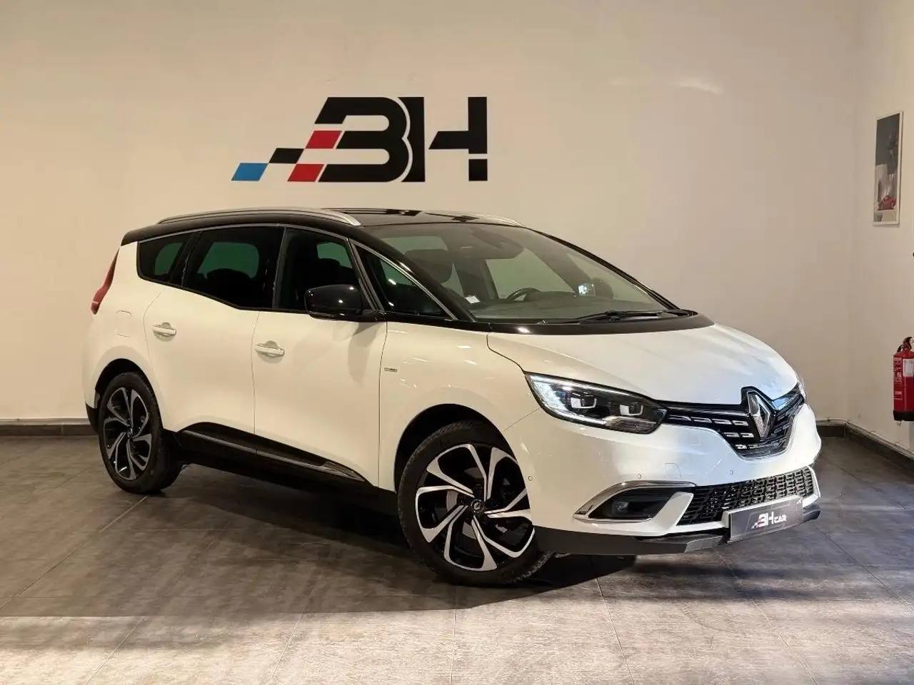 Renault Grand Scenic 1.3 TCE 165cv INITIALE PARIS EDC / TOIT PANO / BOSE / ATH / CAMERA / GARANTIE — photo 1 of 30