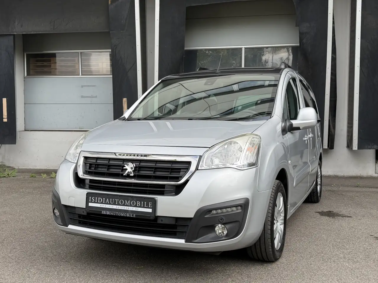 Peugeot Partner Allure Navi Kamera Tempomat Sitzheizung — photo 1 of 33
