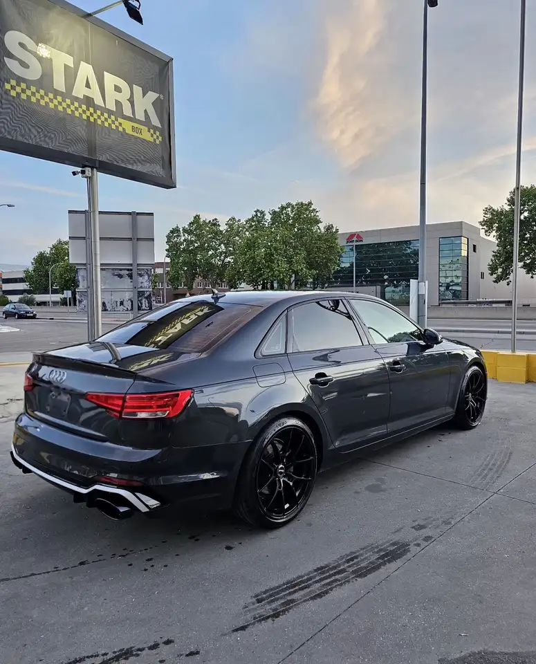Audi A4 2.0TDI S tronic 110kW — photo 1 of 8