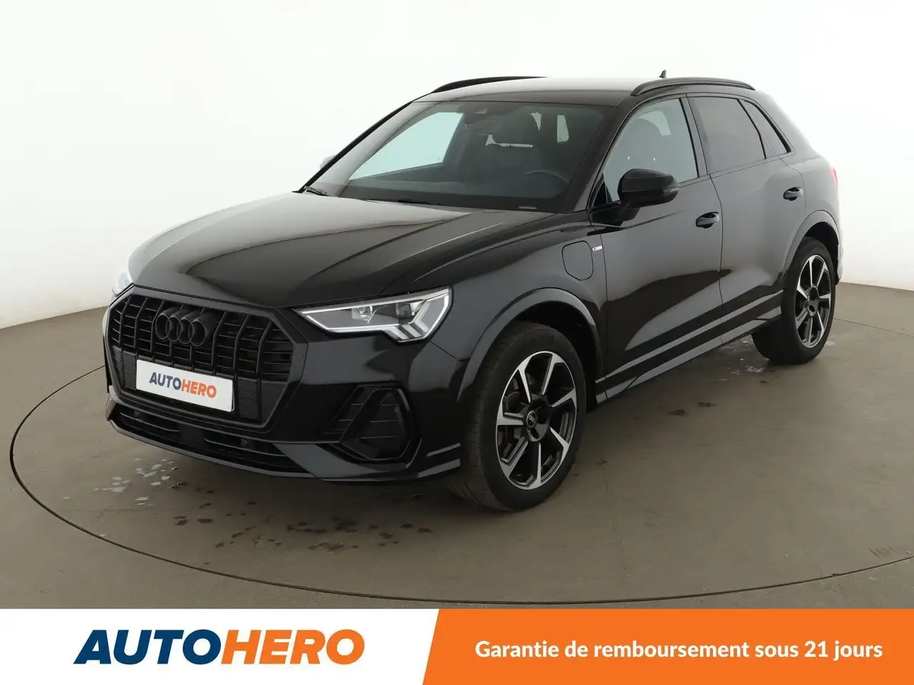 Audi Q3 45 TFSIe S Line S Tronic — photo 1 of 34