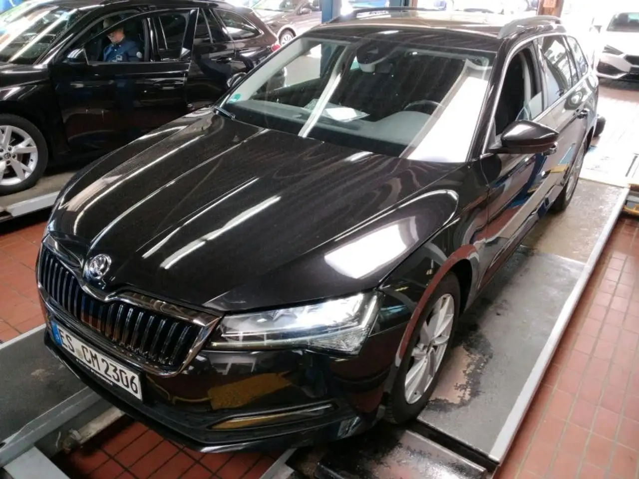 Skoda Superb Combi Ambition 2.0TDI DSG Navi SHZ ACC — photo 1 of 8