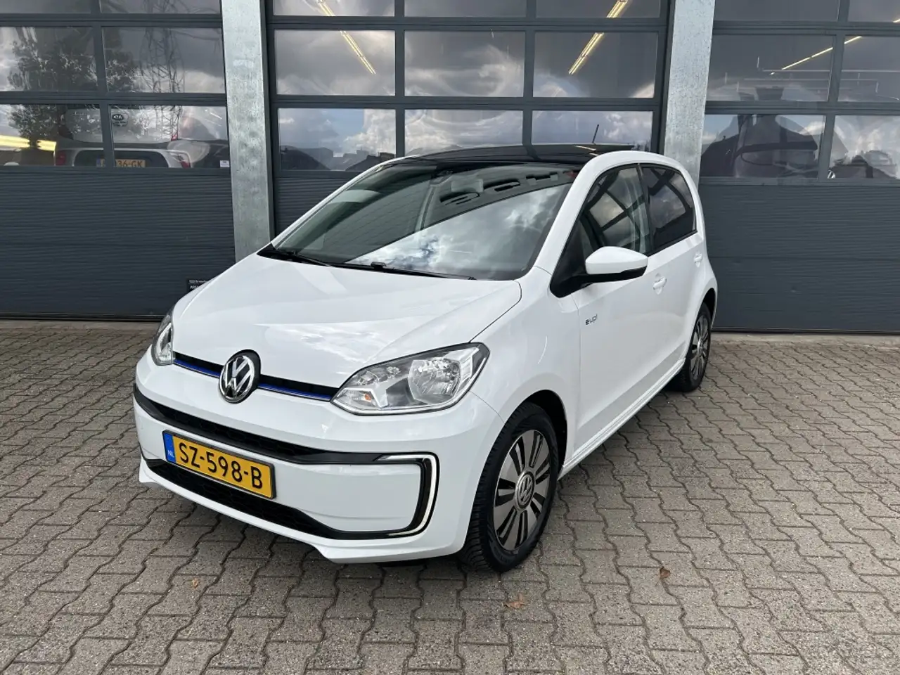 Volkswagen e-up! Elektromotor 82pk 5-drs E-up! / SOH — photo 1 of 30