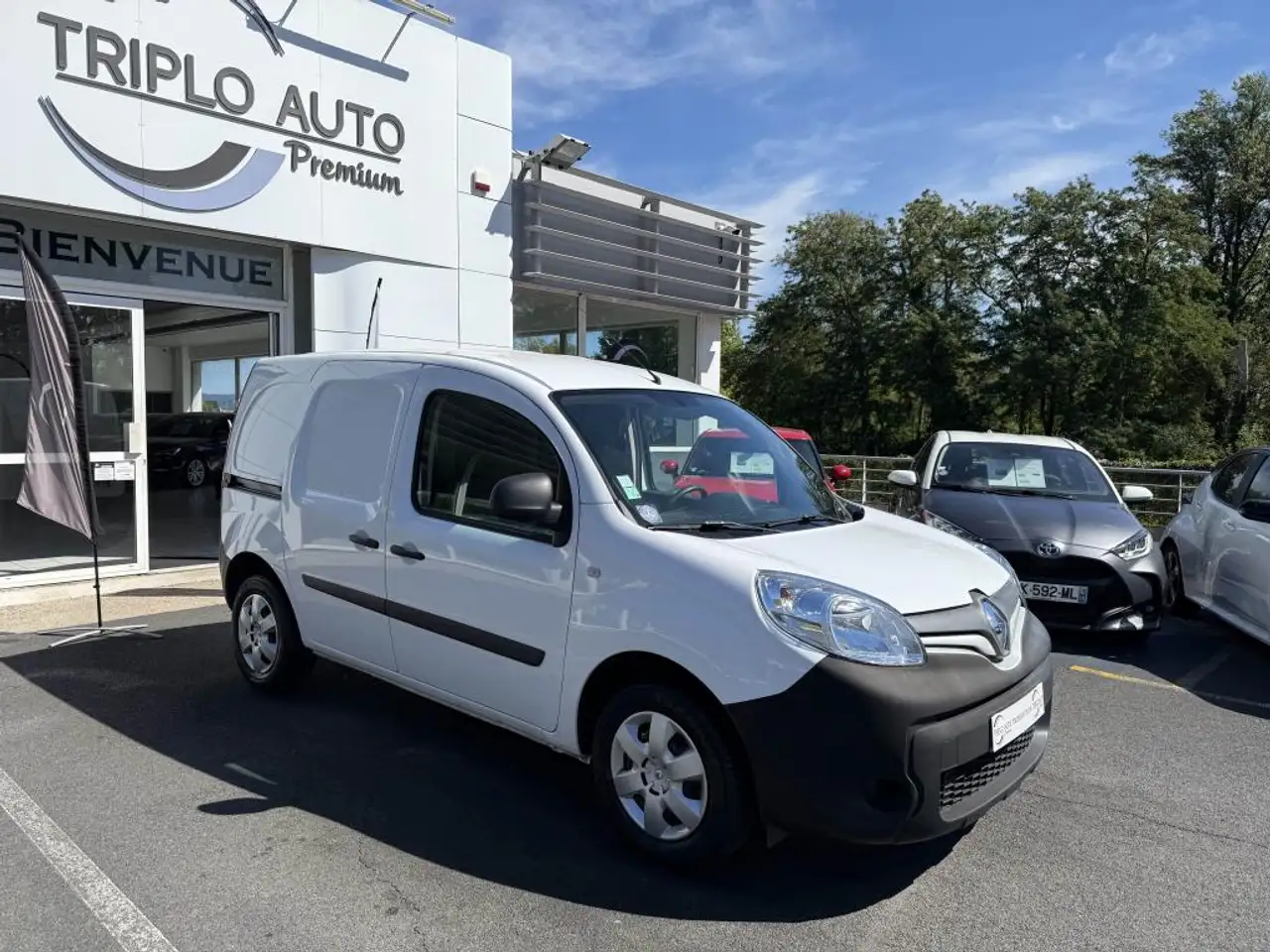 Renault Kangoo Kangoo L1 1.2 Energy - TCE 115 EXPRESS FOURGON ATTELAGE + CAMERA AR — photo 1 of 33