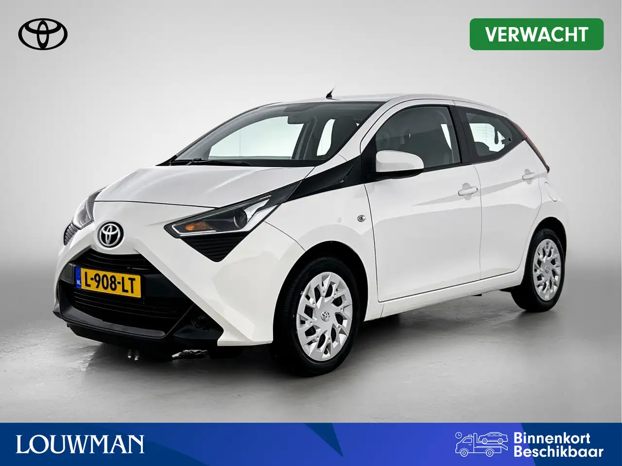 Toyota Aygo 1.0 VVT-i x-play — photo 1 of 39