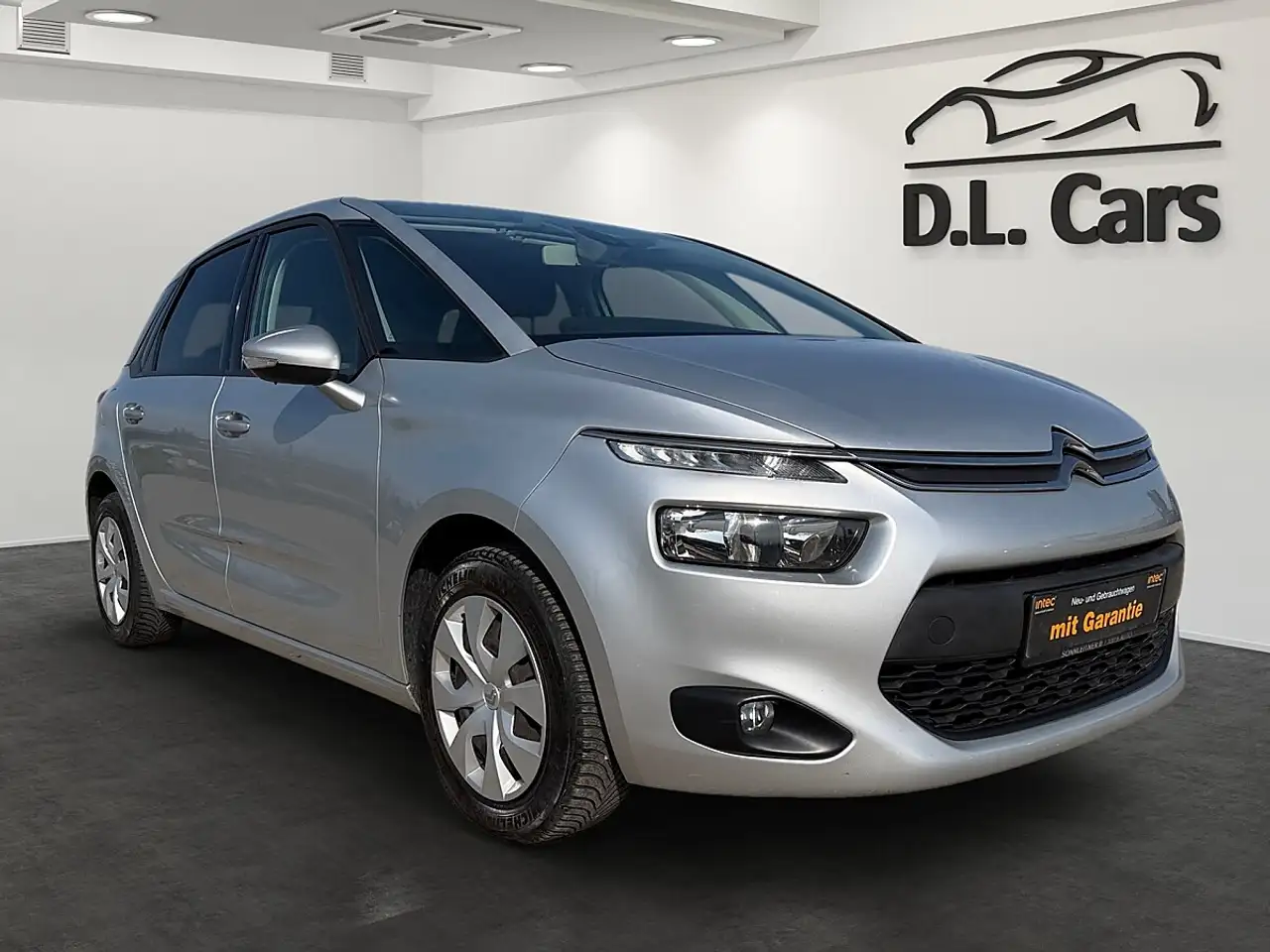Citroen C4 Picasso VTi 120 Attraction — photo 1 of 16