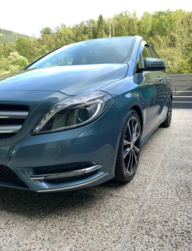 Mercedes-Benz B 200 be Premium — photo 1 of 6