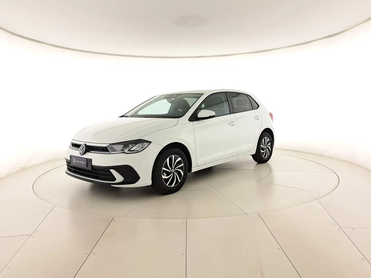 Volkswagen Polo 1.0 young 80cv — photo 1 of 17