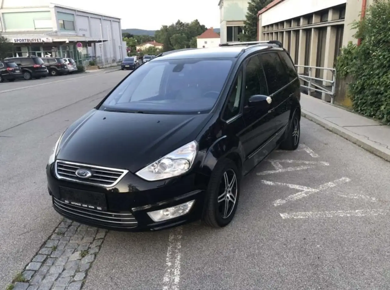 Ford Galaxy 2.0 TDCi DPF Titanium — photo 1 of 20