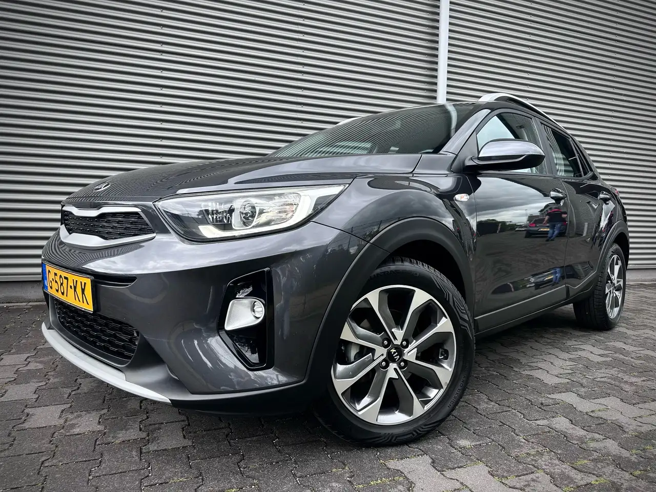 Kia Stonic 1.0 T-GDi 100pk DynamicLine — photo 1 of 15