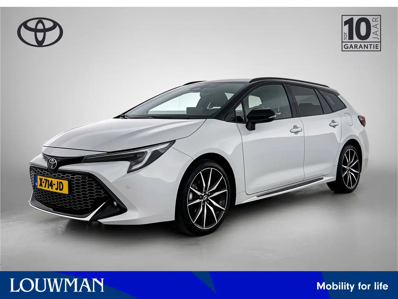 Toyota Corolla Touring Sports Hybrid 140 GR Sport — photo 1 of 40