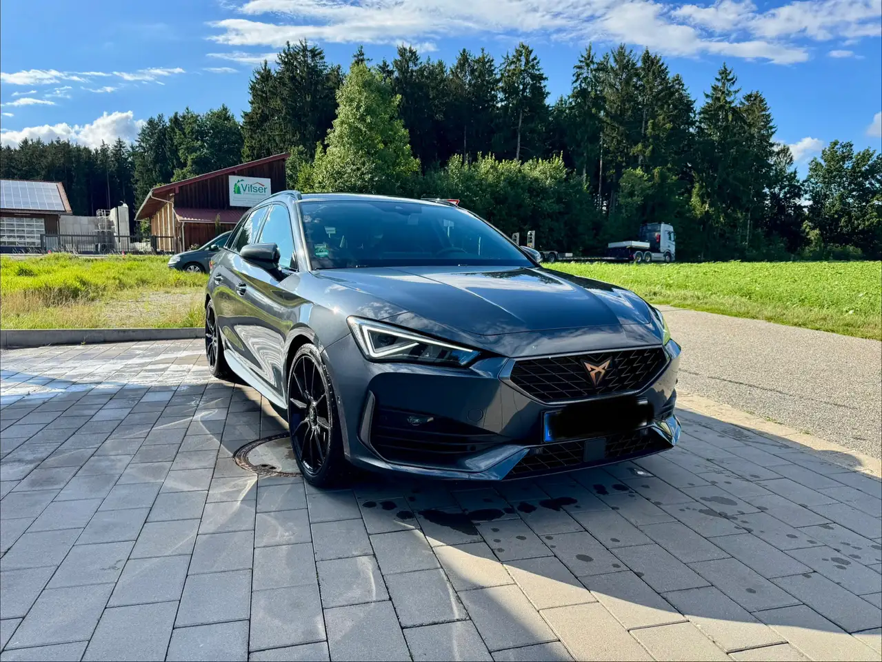 CUPRA Leon Cupra Leon Sportstourer Sportstourer 2.0 TSI 4Drive DSG VZ — photo 1 of 18