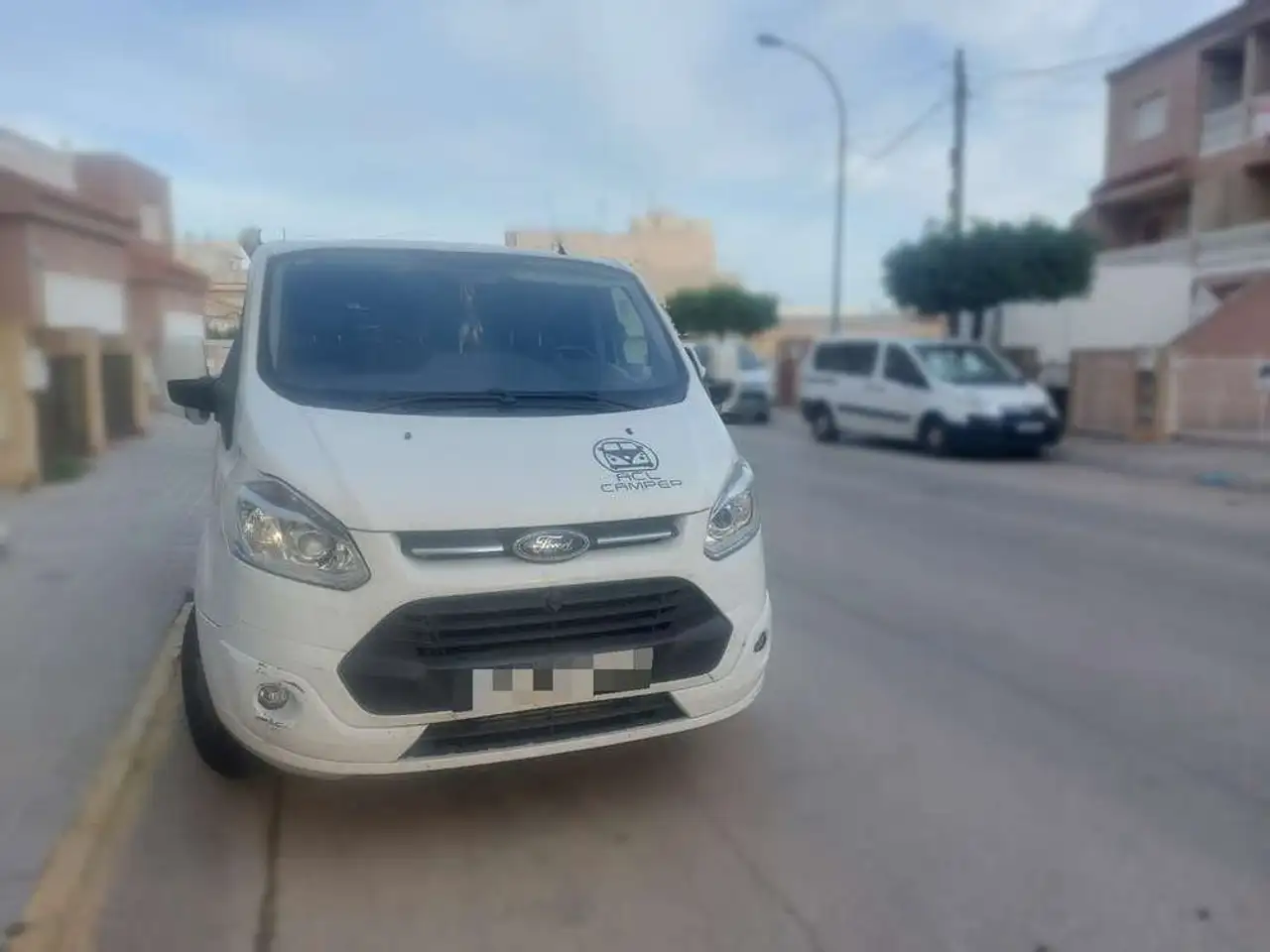 Ford Transit Custom Mixto 2.2 TDCI 125cv 330 L2 Ambient — photo 1 of 13