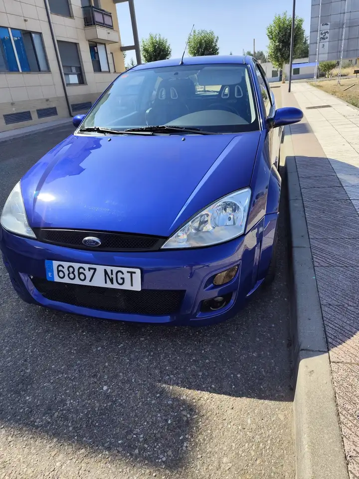 Ford Focus 2.0 RS 200 — photo 1 of 10