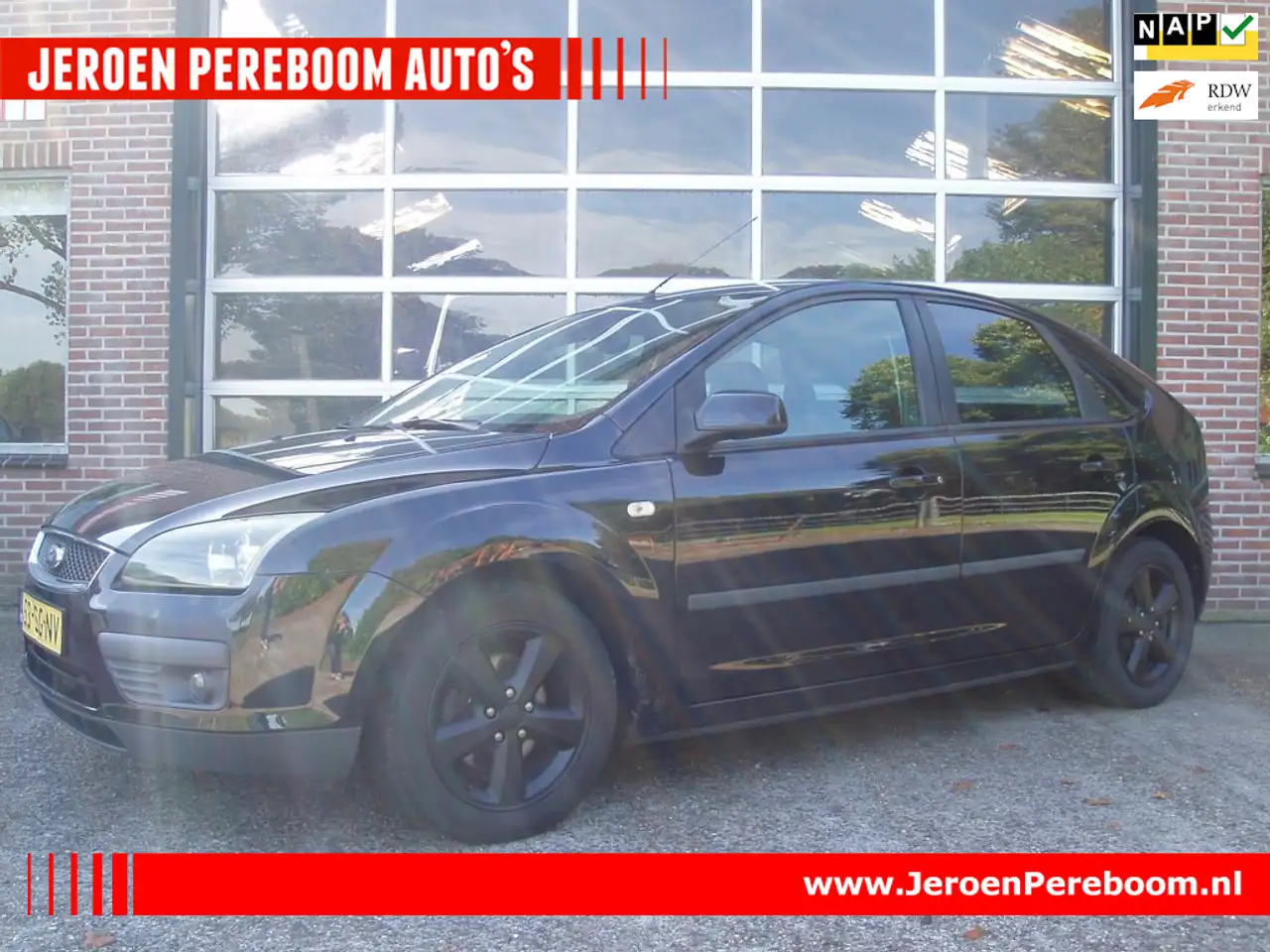 Ford Focus 1.6-16V Futura — photo 1 of 15
