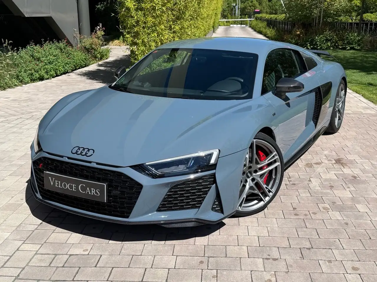 Audi R8 V10 FSI Performance quattro S tronic 456kW — photo 1 of 38
