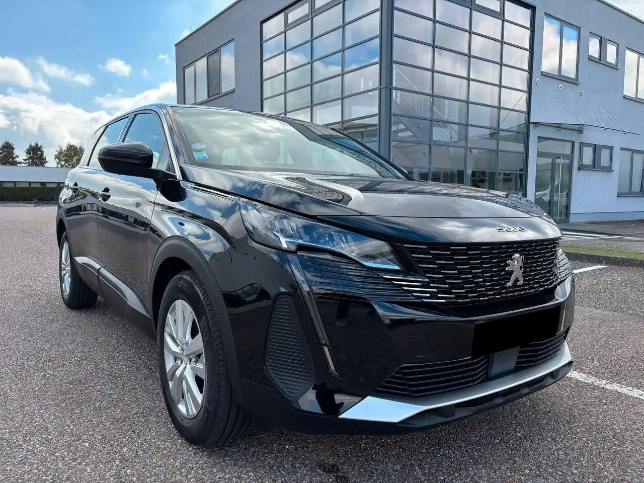 Peugeot 5008 ALU/NAVI/LED/7-SITZE/AHK/Zahnriemen neu! — photo 1 of 22