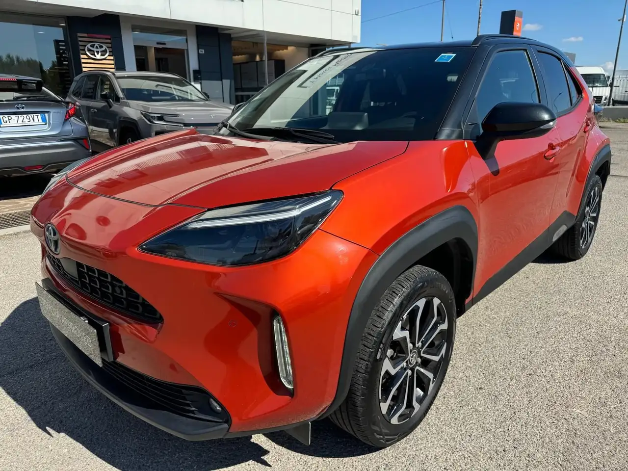 Toyota Yaris Cross 1.5H (116 CV) E-CVT Orange Edition AWD-i — photo 1 of 15