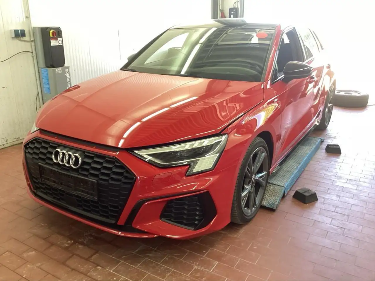 Audi A3 35 TFSI Sportback S-Line MATRIX PANO B&O AHK — photo 1 of 10