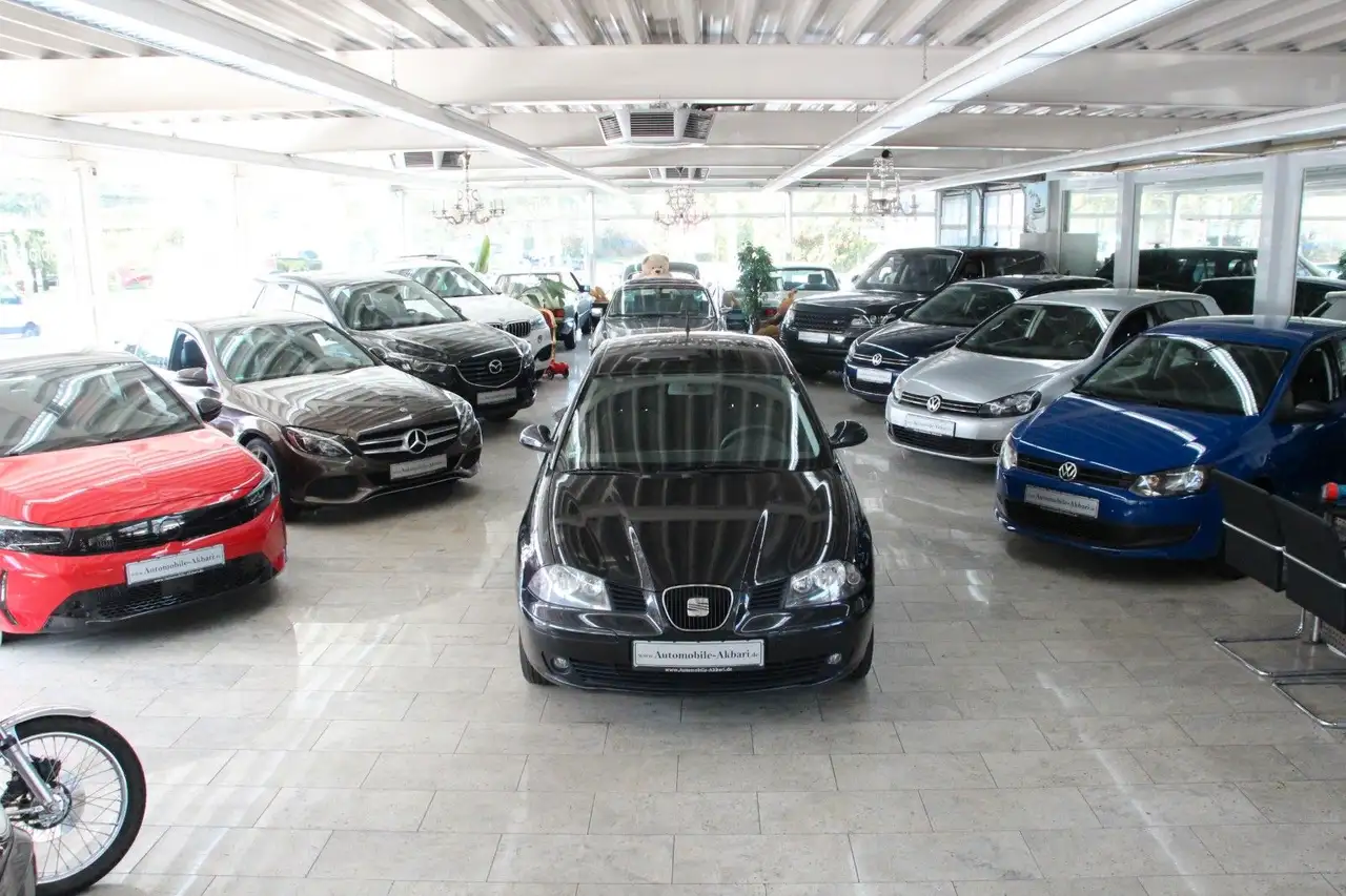 SEAT Ibiza Reference *Klimaautomatik* — photo 1 of 29