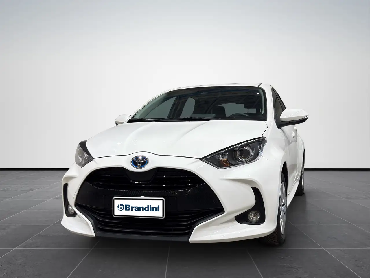 Toyota Yaris 1.5 Hybrid Business — photo 1 of 15