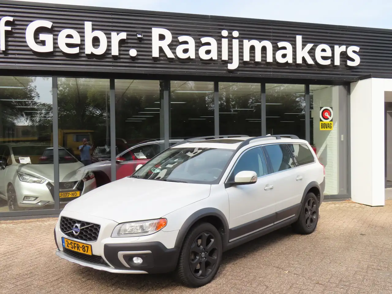 Volvo XC70 2.4 D5 Nordic+ *Leder*Schuifdak*Navi*Xenon*EXPORT/ — photo 1 of 16