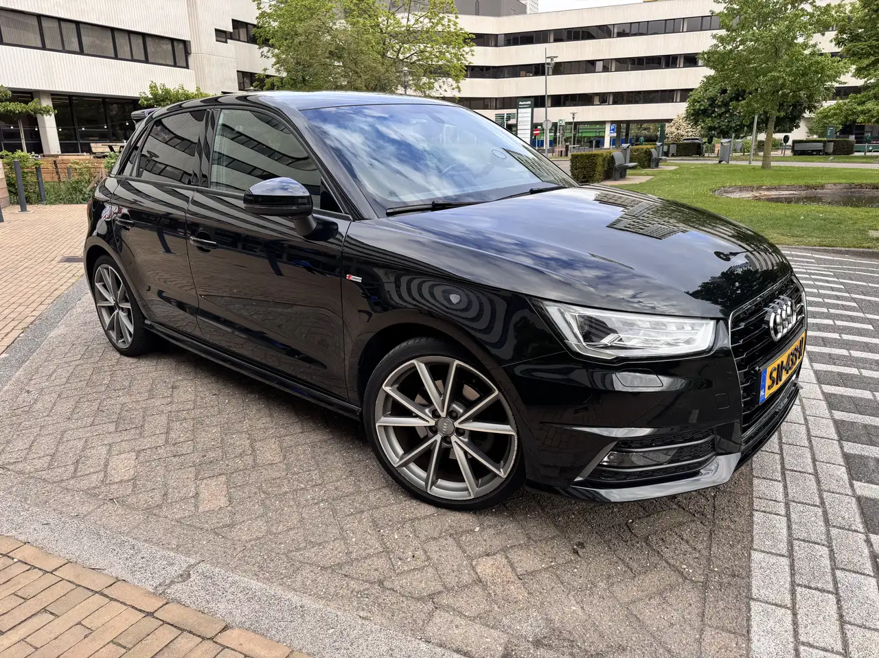 Audi A1 Audi A1 Sportback 1.4 TFSI 125 л.с. S line S troni — photo 1 of 19