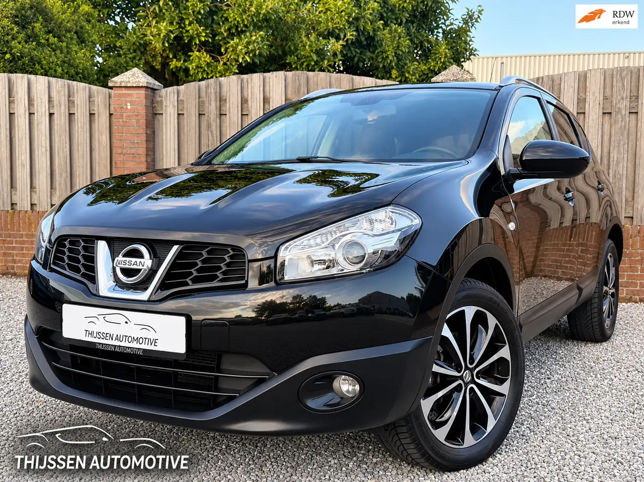 Nissan Qashqai 1.6 Connect Edition PANO HEMEl CLIMa TREKHAAK LICH — photo 1 of 28