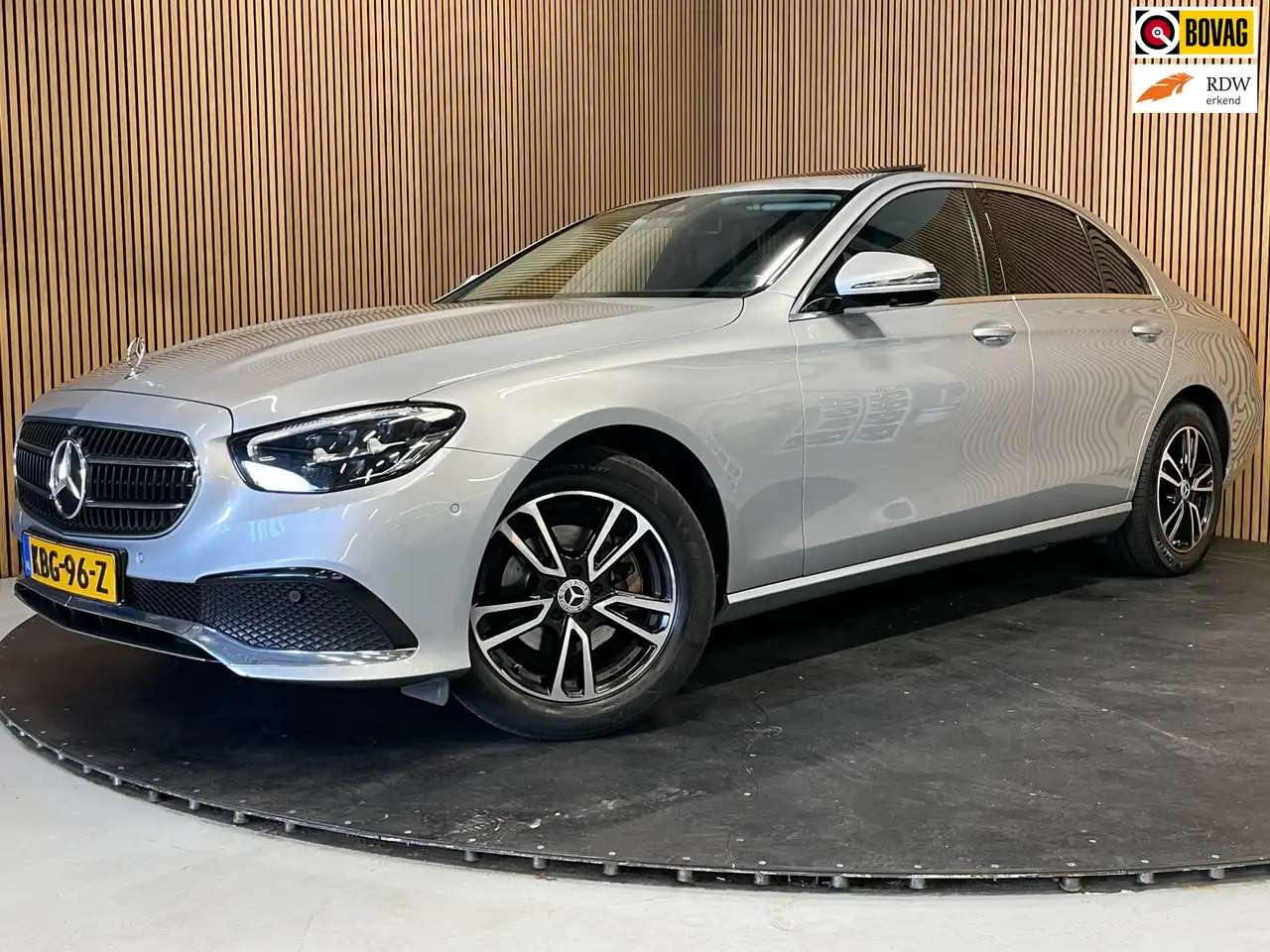 Mercedes-Benz E 220 d AMG Line|AUTOMAAT|PANO|VOLLEDER|STOELVERW.|360 + — photo 1 of 40